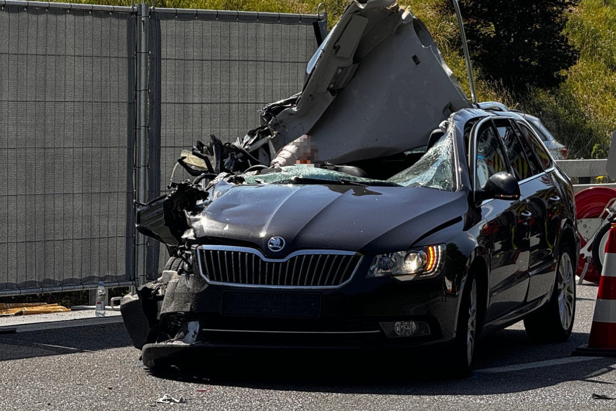 In Laster-Heck gekracht: Beifahrerin (†93) auf A9 "unmittelbar verstorben" - Fahrer in Klinik