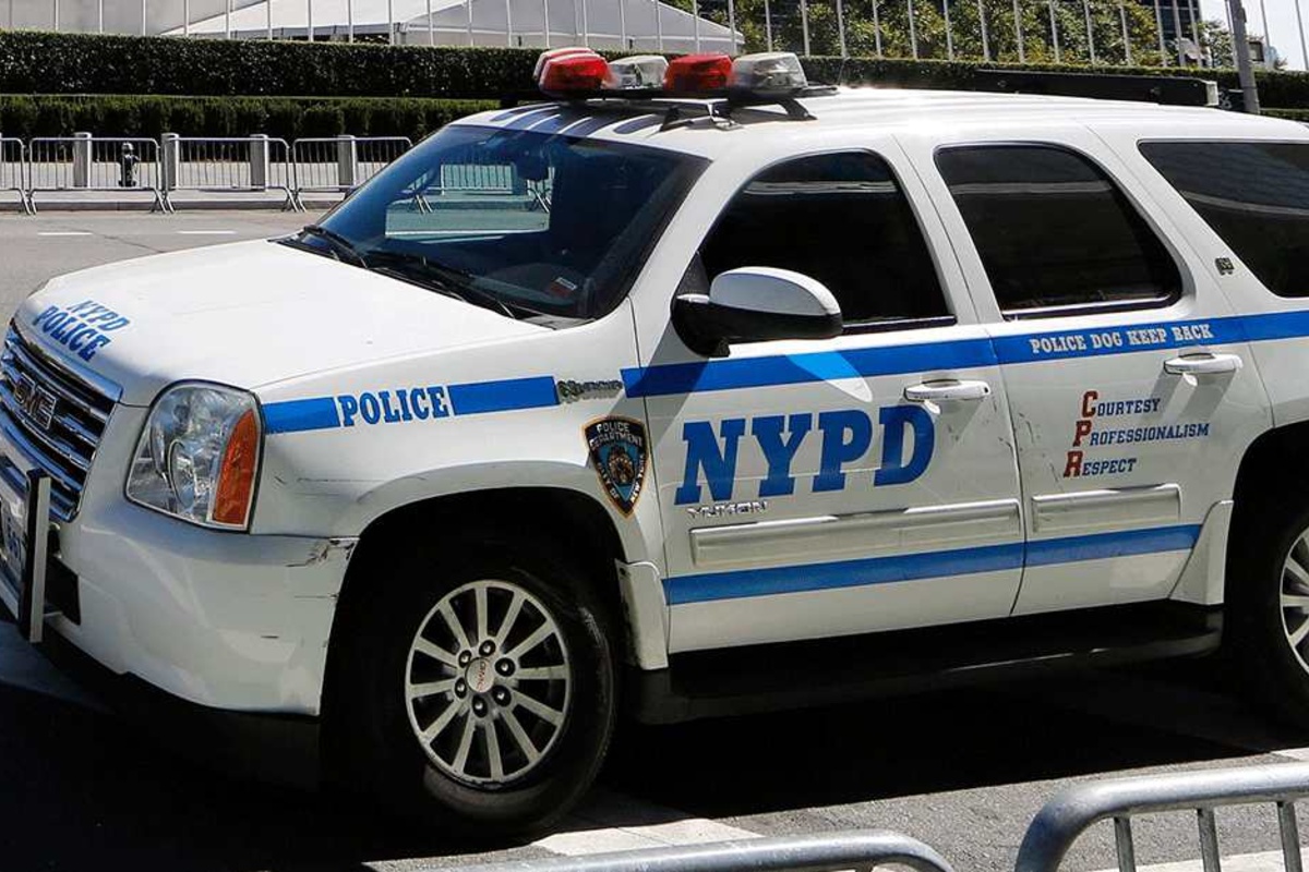 Sex mit 18-Jähriger im Dienstwagen: Haben die Polizisten Sex mit 18-Jähriger im Dienstwagen: Haben die Polizisten