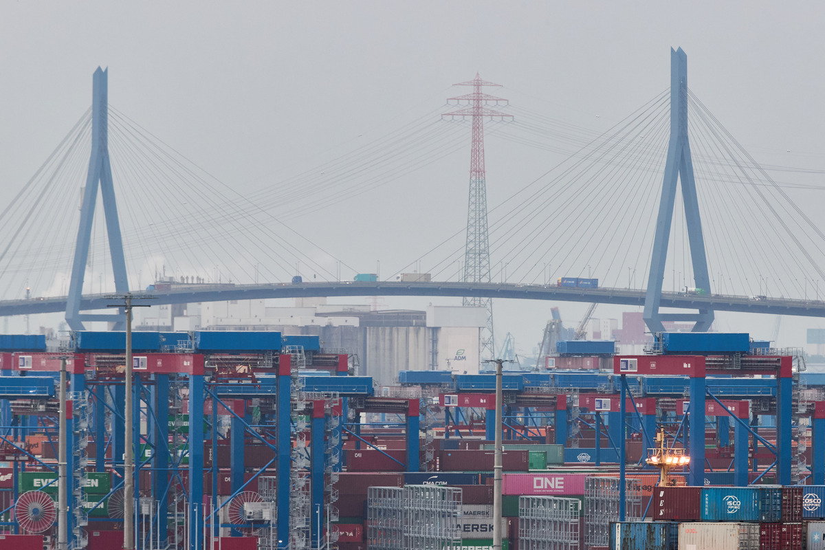 Warnstreik legt Hafen- und Containerumschlag in Hamburg lahm