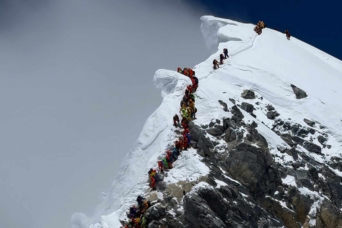 US climber smashes Mount Everest speed record by an hour!