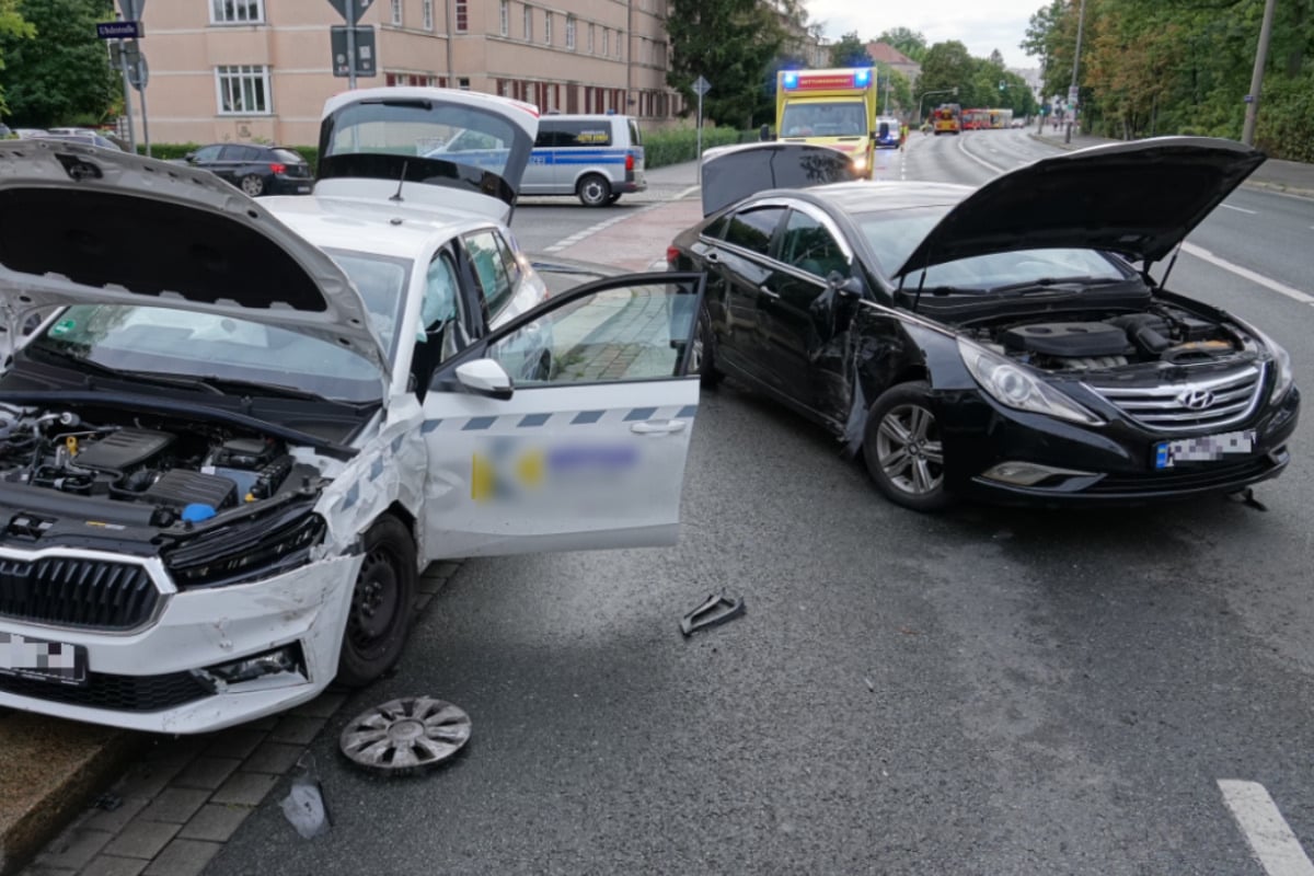 Crash auf der Teplitzer Straße: Hyundai gerät in Gegenverkehr