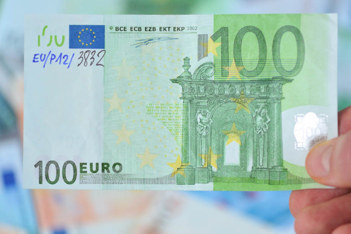 unechte-100-euro-scheine-so-erkennt-ihr-das-falschgeld-tag24
