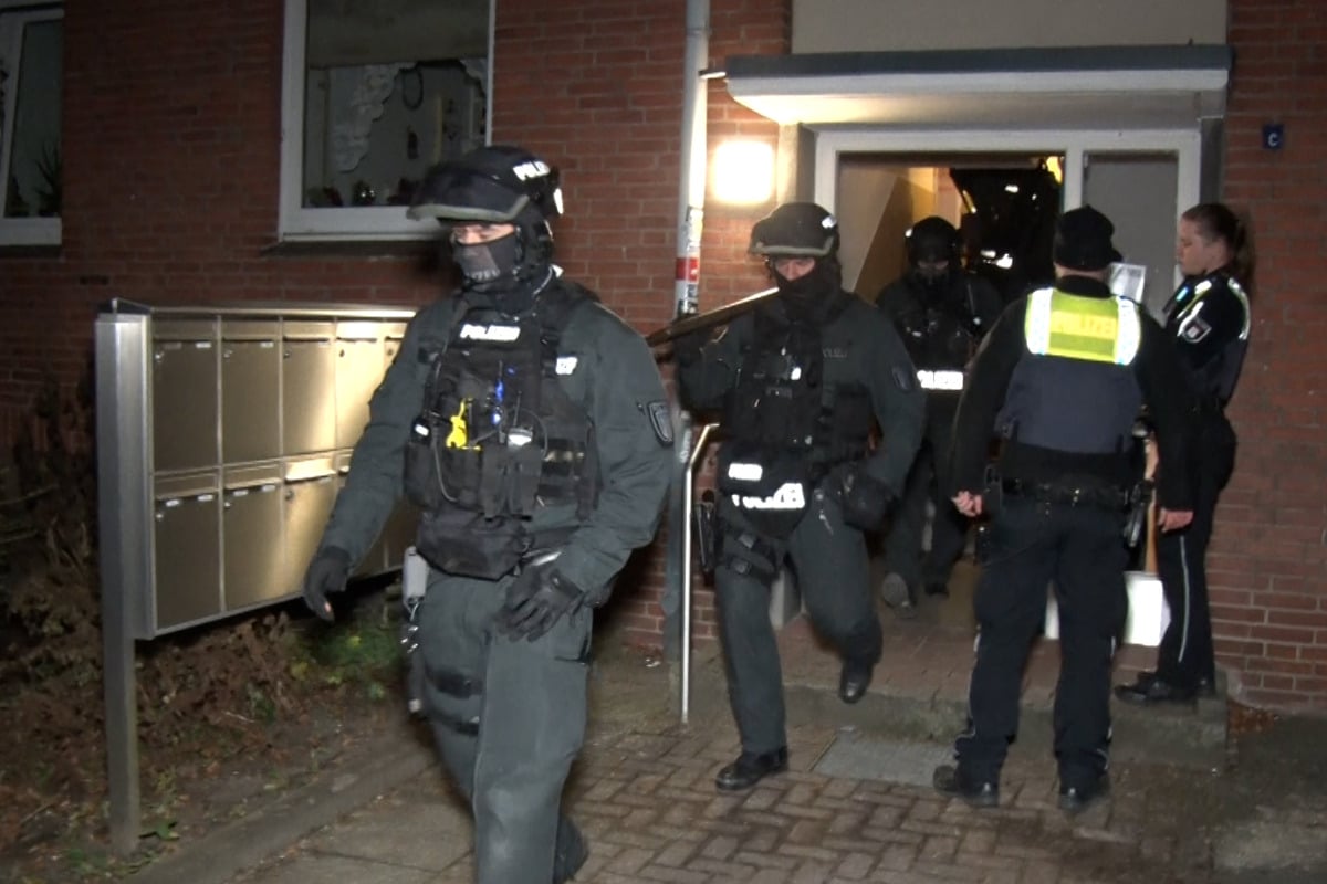 Mann-schie-t-mit-Vogelschreck-auf-Kinder-und-l-st-Einsatz-von-Spezialeinheit-aus