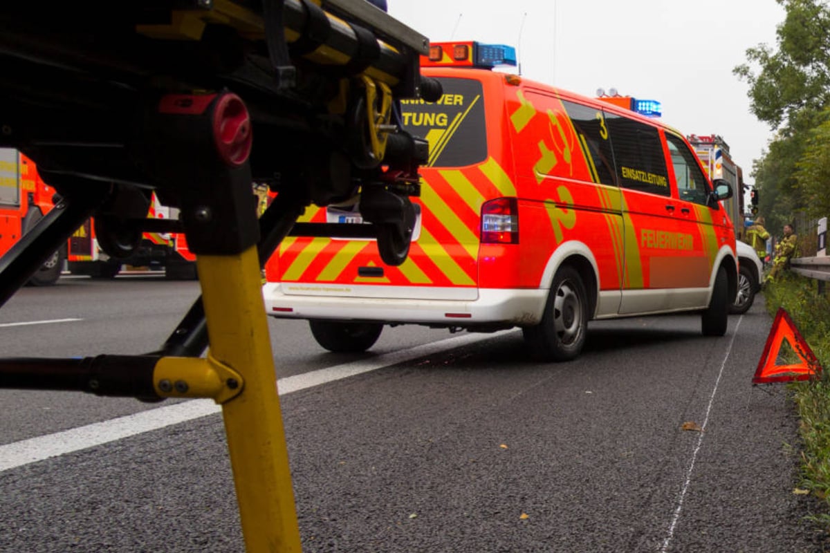 Unfall auf A3: Frau aus Porsche geschleudert und lebensbedrohlich verletzt