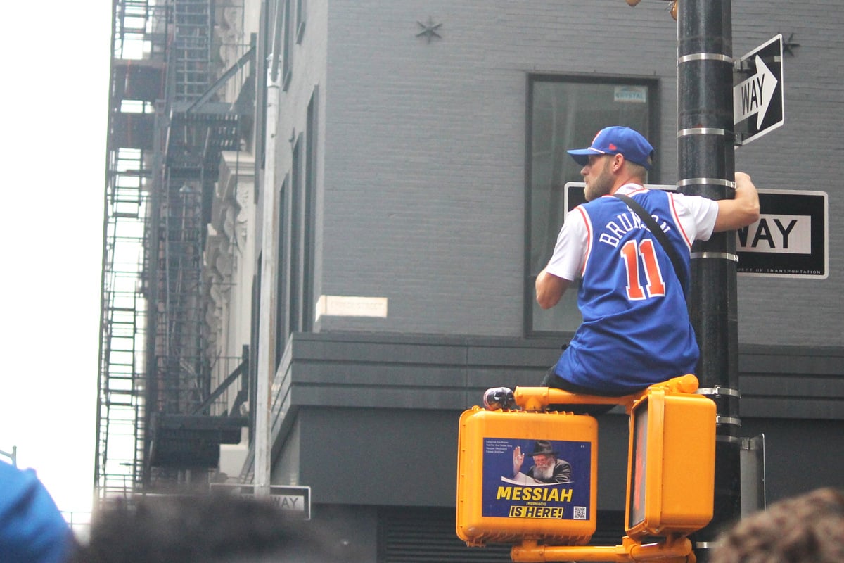 New York Knicks Parade Live: Millions of NBA fans flood the street for Ticker-tape celebration