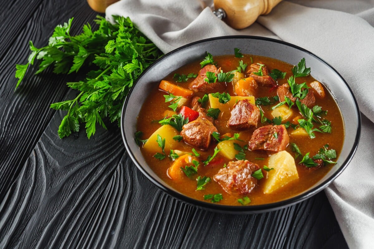 Rindfleischeintopf - Rezept mit Kartoffeln und Rotwein