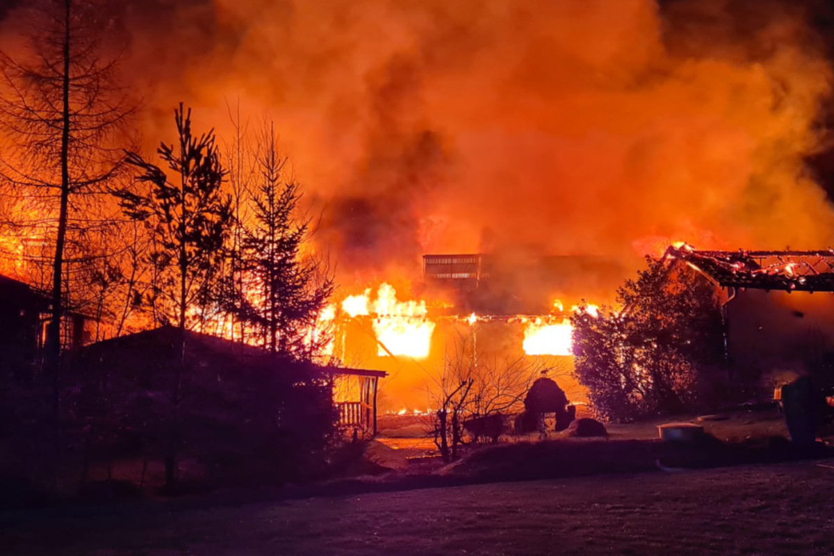 Brand am Weihnachtsmorgen: Millionenschaden durch Feuer in Ferienanlage