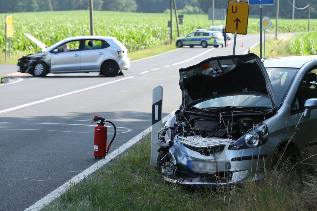 Unfall nahe Radeburg Sechs Verletzte in Klinik, darunter zwei Kinder
