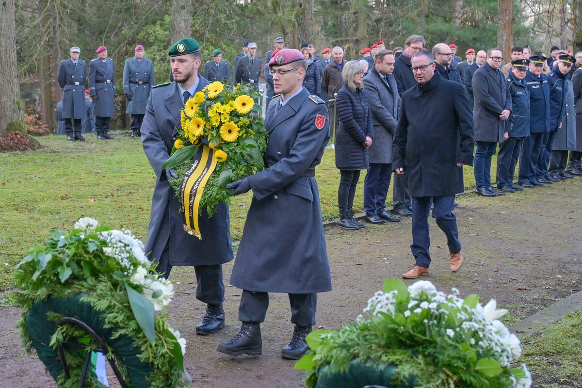 volkstrauertag-gedenken-an-kriegsopfer-in-dresden