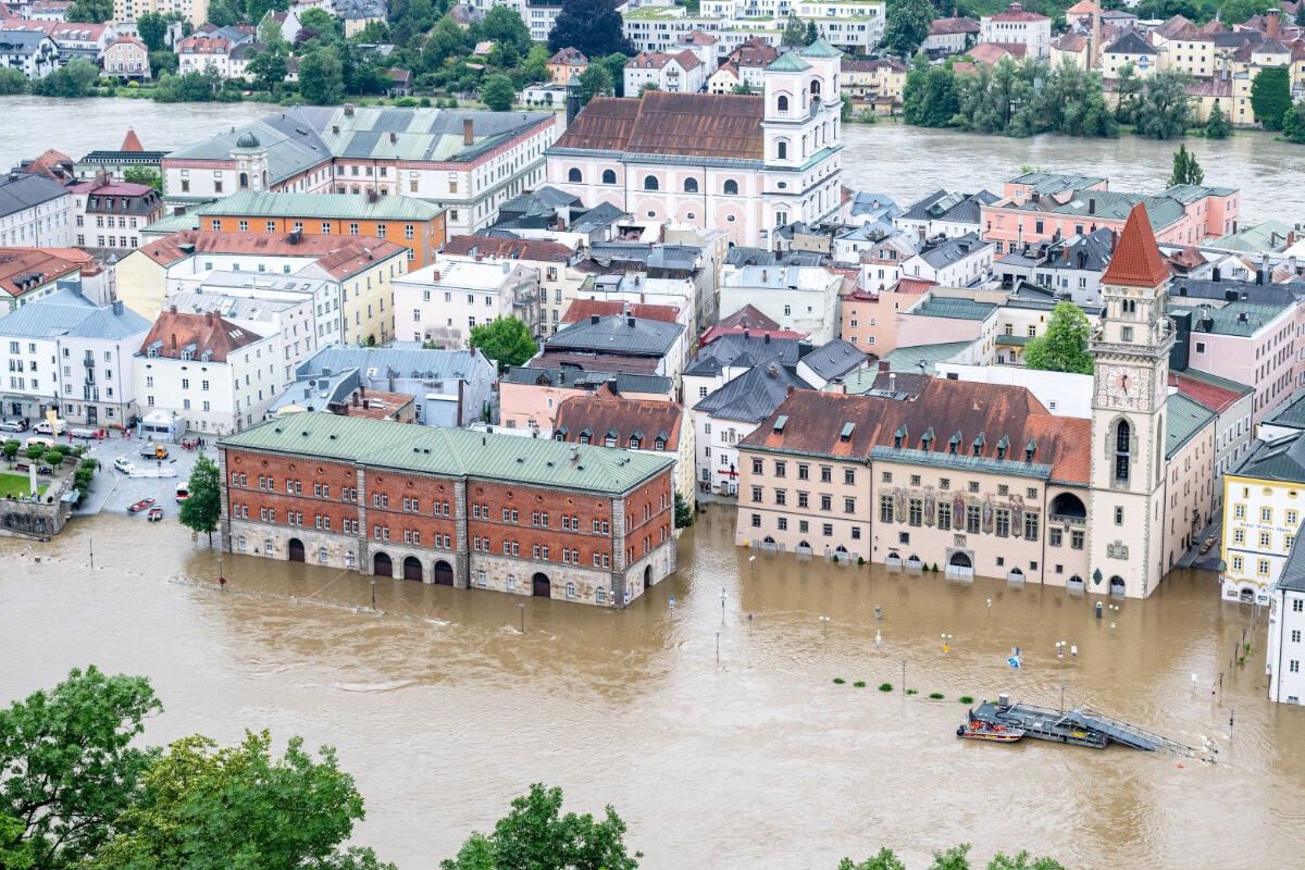 Hochwasser In Bayern: Passau Ruft Katastrophenfall Aus! Pegelstand ...