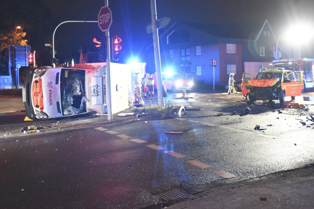 Unfall in Herne Rettungswagen kracht mit Notarzt bei Einsatz zusammen