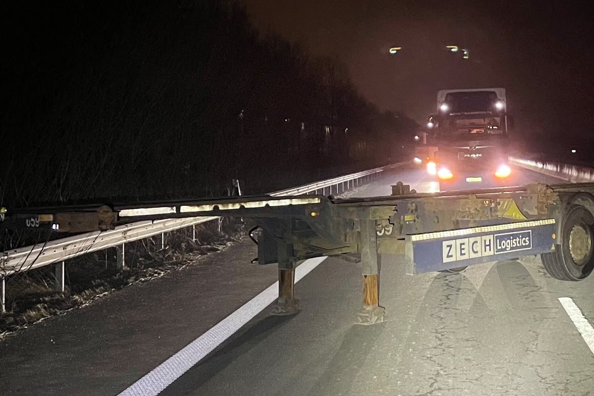 Unfall-in-letzter-Sekunde-verhindert-Unbekannte-stellen-Todesfalle-auf-A281-auf