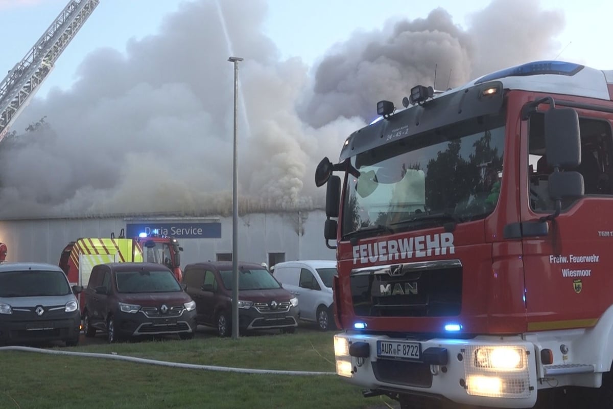 Anwohner aus dem Schlaf gerissen: Großbrand in Ostfriesland