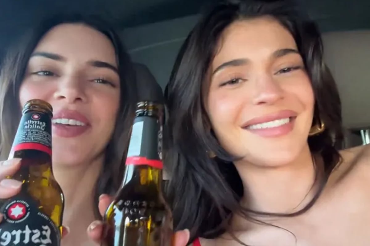 Kylie Jenner And Kendall Jenner Adorably Rock Out To Billie Eilish In