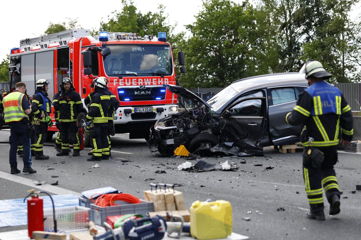 Geisterfahrer-Unfall auf Bundesstraße: Junger Mann mit Heli in Klinik geflogen