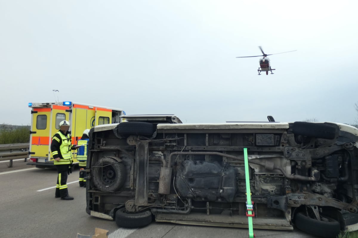 Auto überschlägt Sich: Sechs Verletzte Bei Unfall Auf A38, Darunter ...