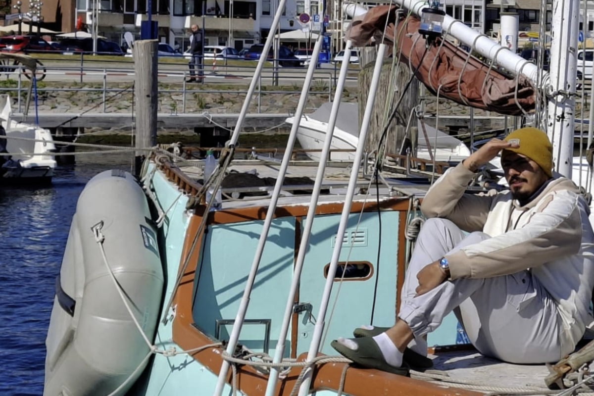 Leben auf einem Boot: Syrischer Flüchtling erfüllt sich einen Traum auf der Ostsee