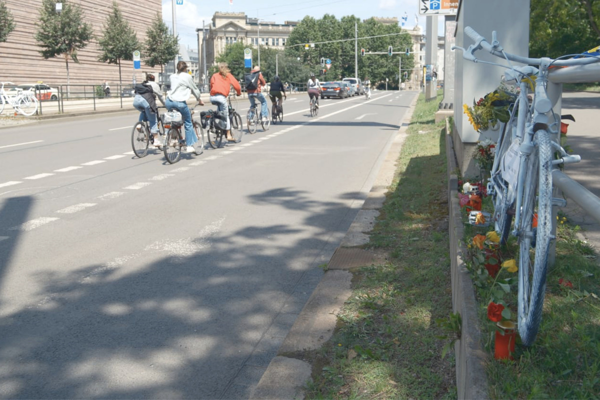 Radlerin (†33) in Leipzig tödlich verunglückt: Stadt markiert Fahrradweiche an Unfallstelle rot