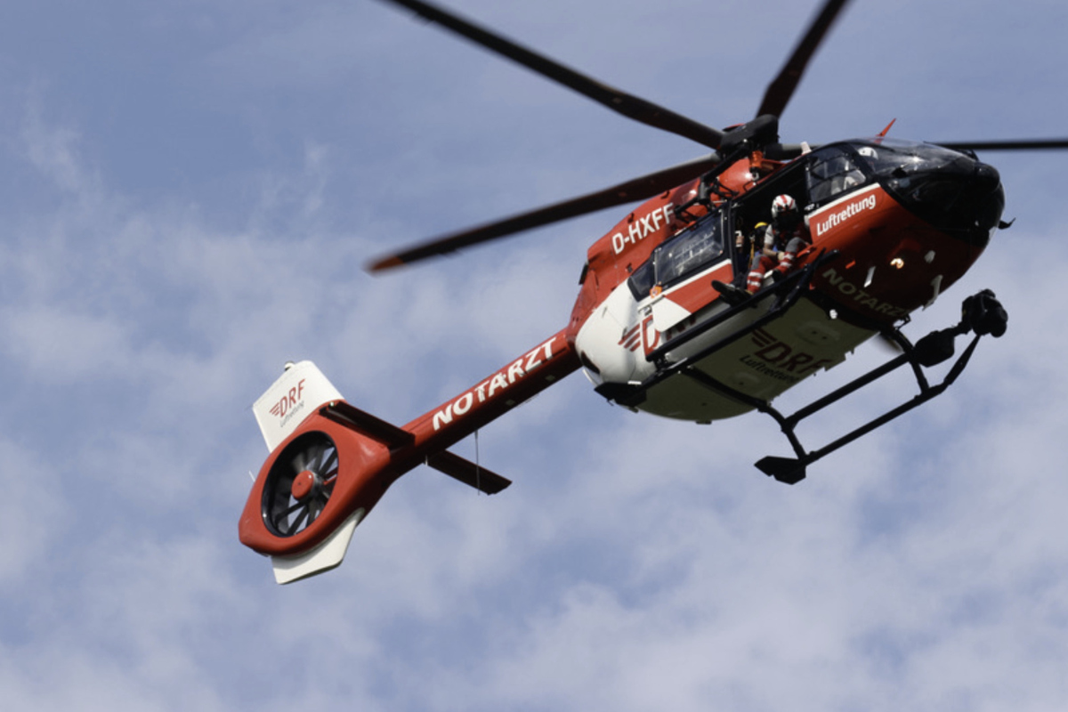 Junger Biker in Südthüringen verunglückt: Hubschrauber im Einsatz