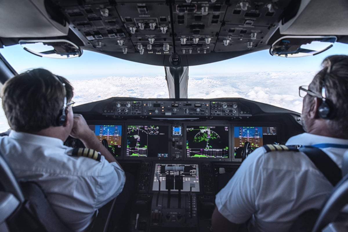 Schockansage bei Linienflug: "Pilot ist tot, müssen sofort notlanden"