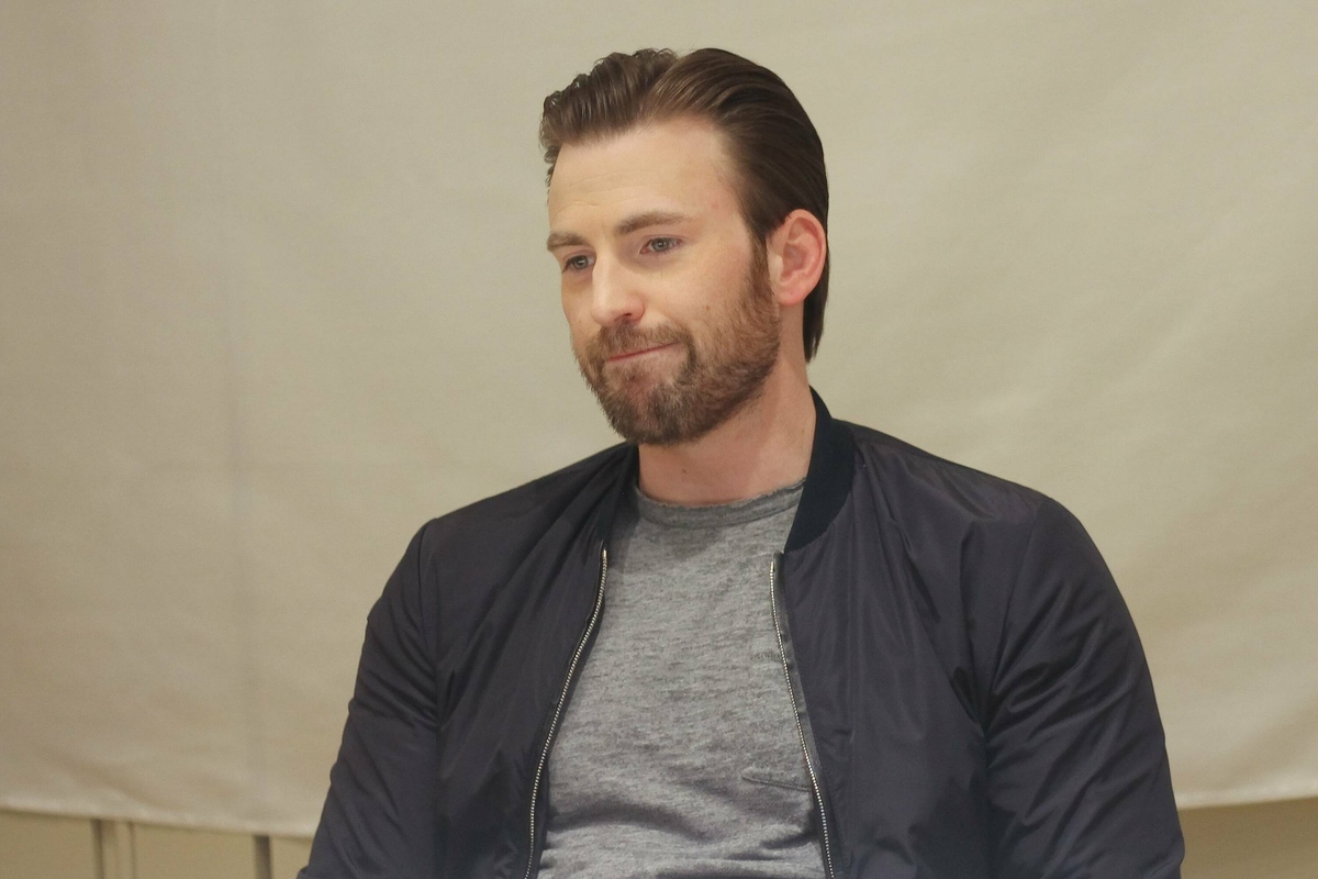 Chris Evans Trends On Twitter After Accidentally Sharing 