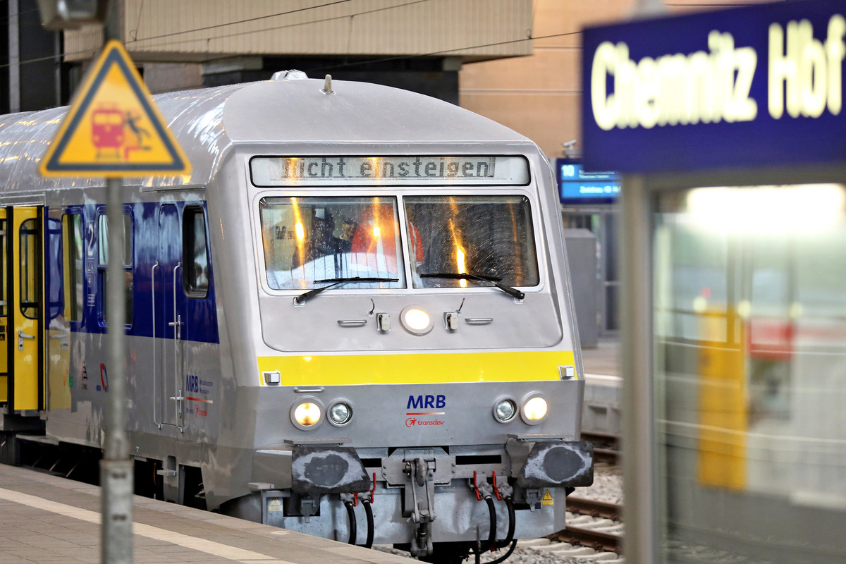 Leiche im Gleis: Zugverkehr von Chemnitz nach Leipzig eingestellt