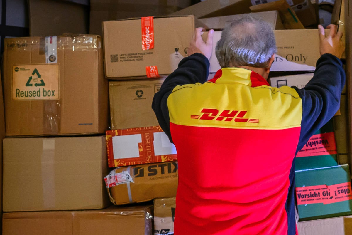 DHL in Berlin und Brandenburg im Weihnachtsstress So viele Pakete werden täglich geliefert