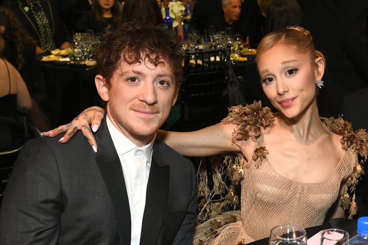 Still und heimlich: Ariana Grande und Ethan Slater