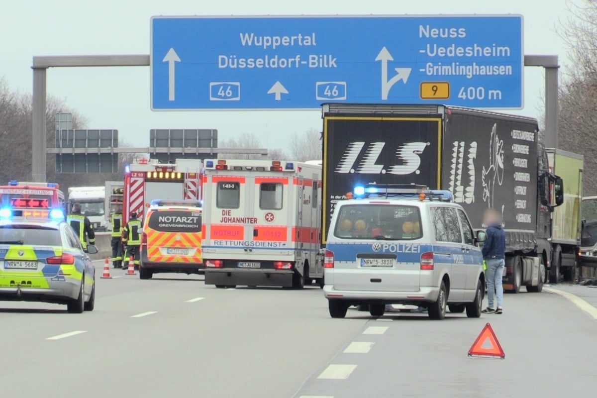 Unfall Auf A46: Laster Kracht In Stehenden Lkw, Fahrer (40) Stirbt Vor ...