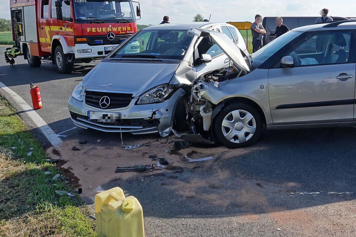 Skoda kracht in Mercedes: Staatsstraße voll gesperrt!