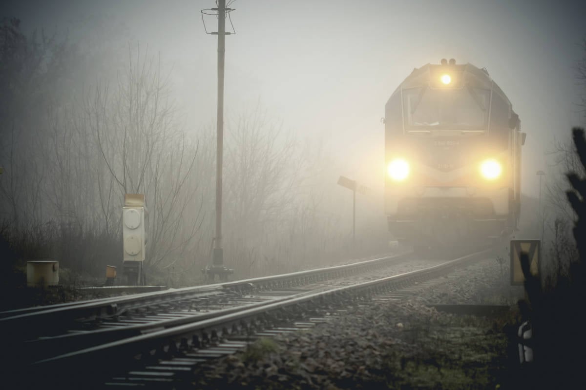 Tödlicher Zugunfall in Rheinhessen: Mann (†23) im Nebel von Güterzug erfasst
