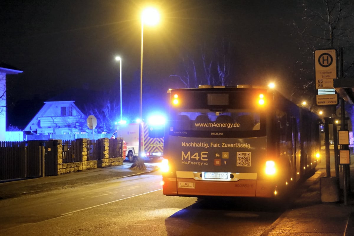 Linienbus-kracht-mit-Kleinbus-zusammen-Zwei-Verletzte-nach-Unfall-in-Dresden