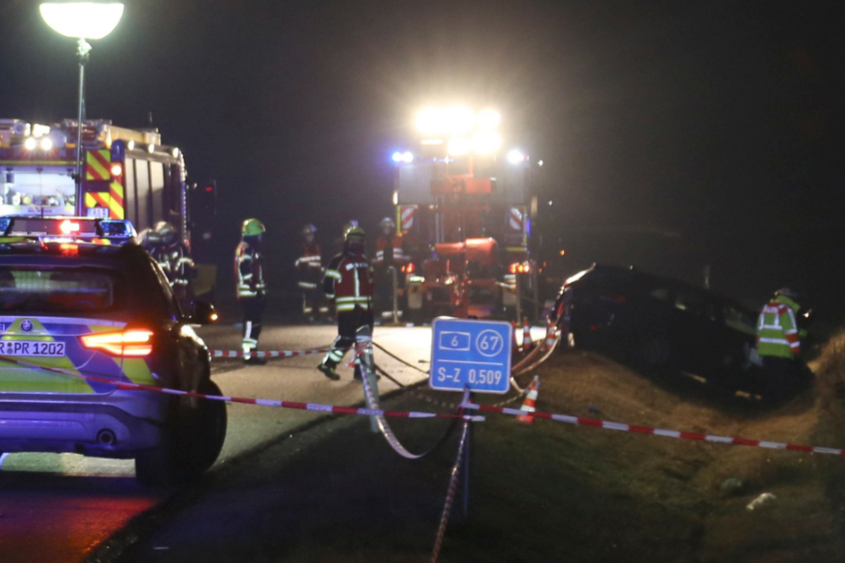 Tragödie auf A6: Auto schleudert in Unfallstelle und erfasst zwei Polizisten