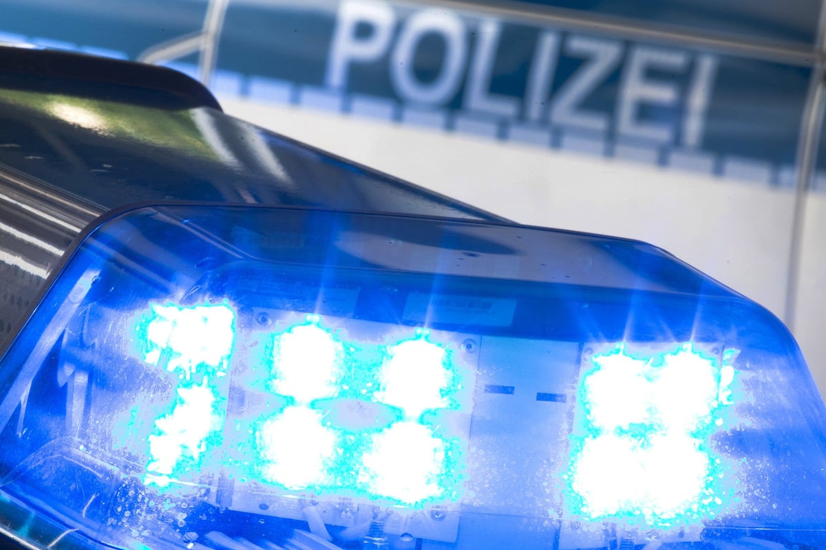 Transporter-kracht-in-Audi-Zwei-Verletzte-nach-Abbiegefehler