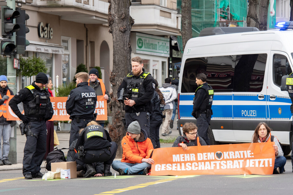 Klima-Aktivisten Wollen Berlin Mit "Frühlings-Rebellion" Lahmlegen