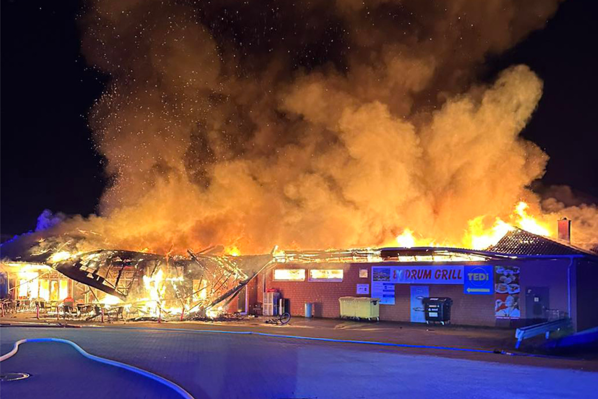 Feuerwehreinsatz in Wernigerode: TEDi-Markt steht in Flammen!