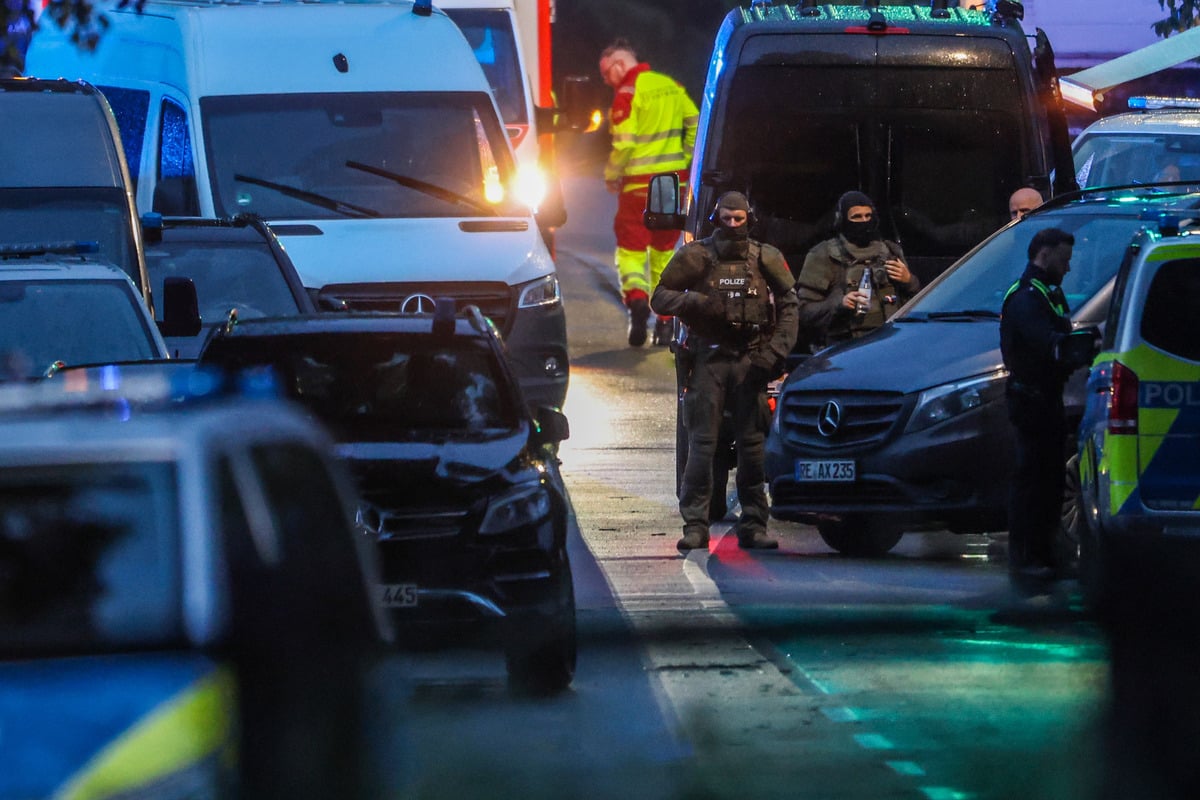 Geiselnahme in Dortmund: Mann (51) verschanzt sich mit Kindern, Polizist angeschossen