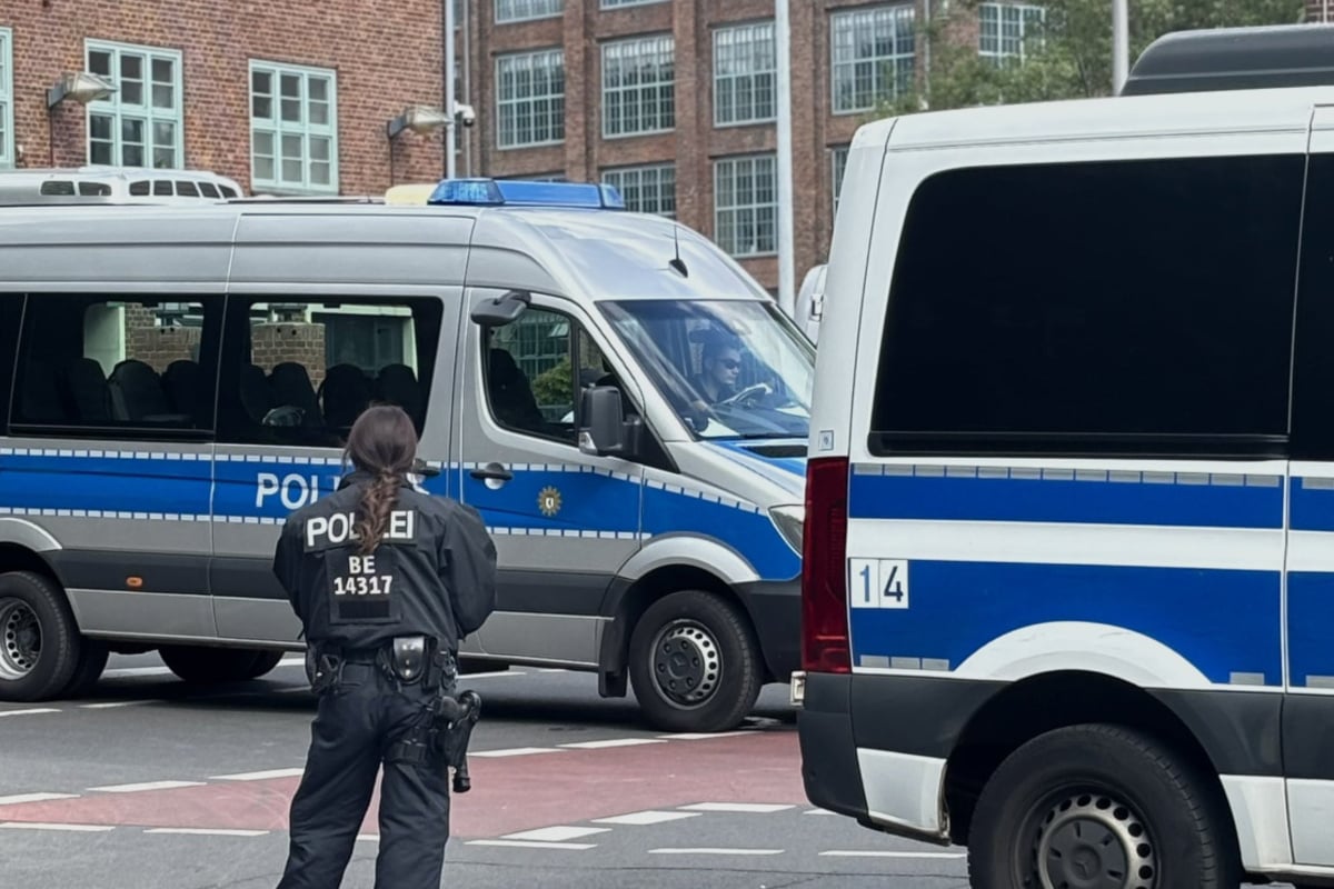 -Wedding-ohne-Waffen-Rund-1800-Menschen-demonstrieren-gegen-Rheinmetall