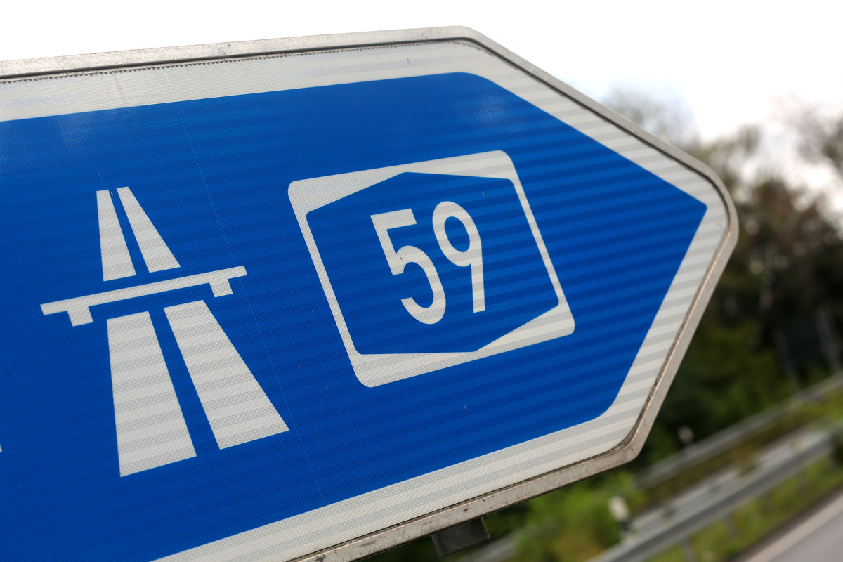 Unfall auf der A59: Stau zwischen Spich und Köln-Lind