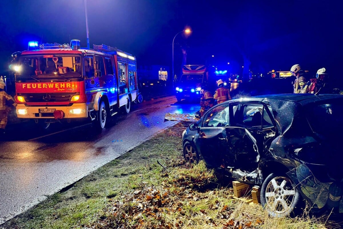 Betrunkener Fahrer rammt in Falkensee Auto von 75-Jähriger: Frau eingeklemmt