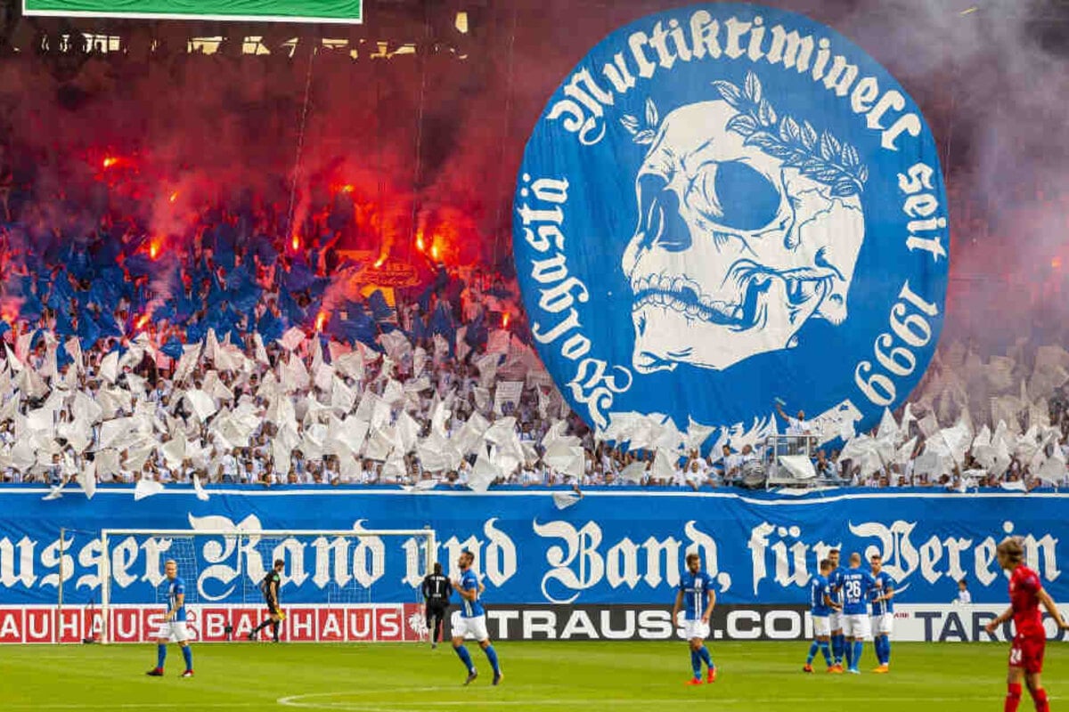 "Für Verein und Vaterland" Wirbel um RostockChoreo beim DFBPokal gegen VfB Stuttgart