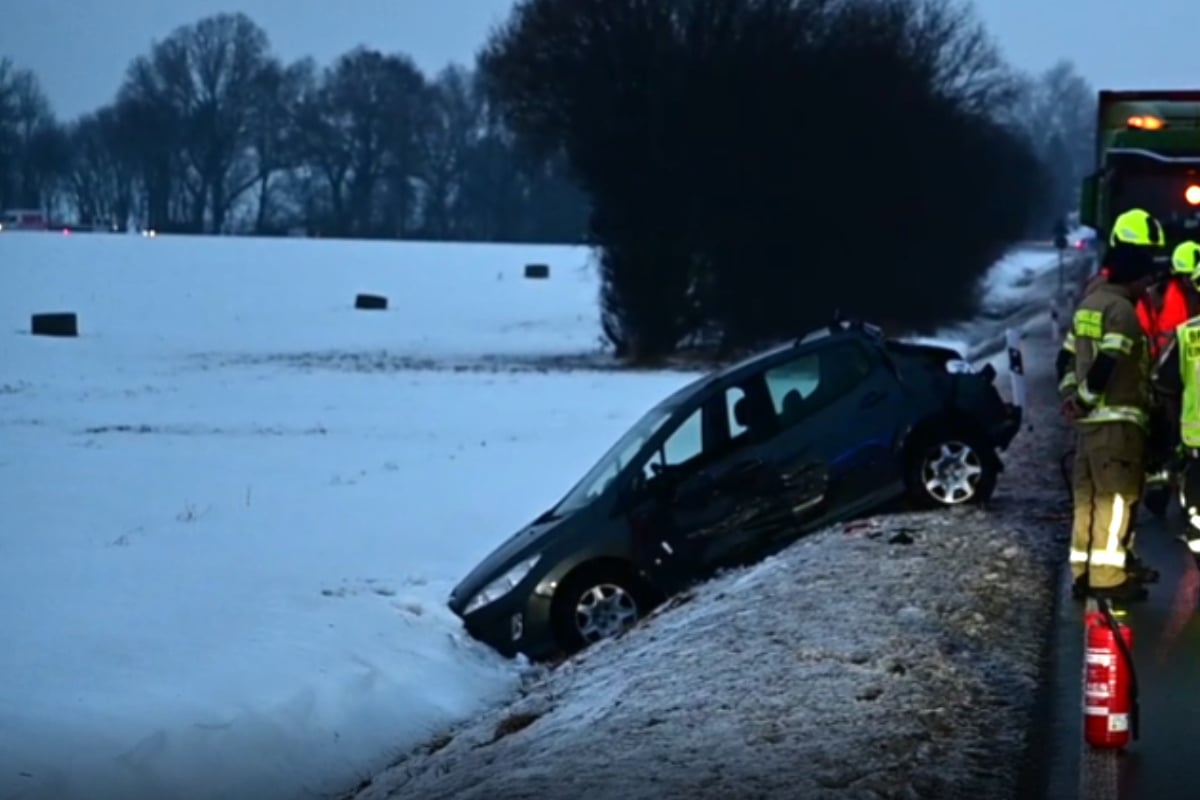 Lkw-und-Autos-krachen-nahe-A4-zusammen-Mindestens-zwei-Verletzte