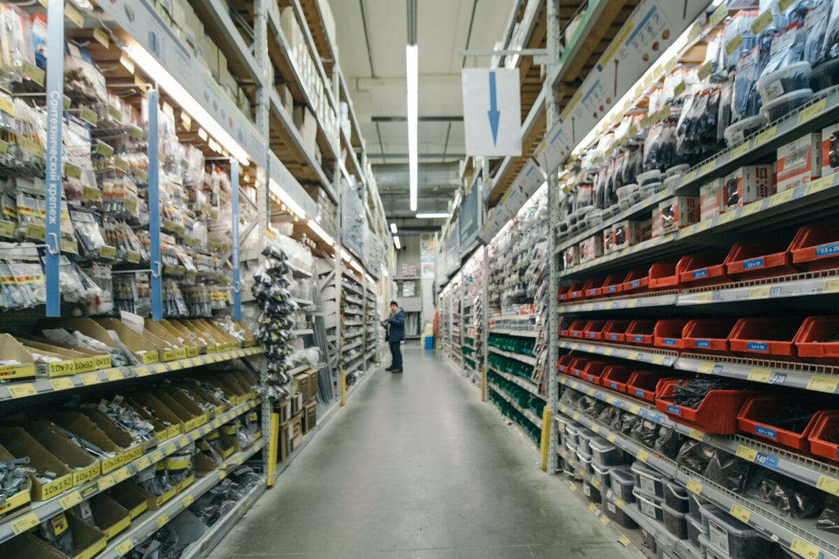 Er-klaute-13-Handbrausen-Schnelles-Urteil-gegen-Baumarkt-Dieb