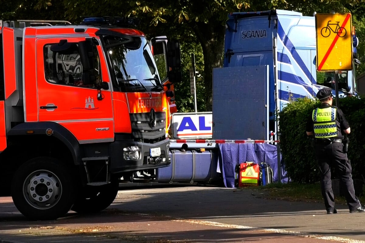 Unfall In Hamburg: Lastwagen Biegt Ab Und überfährt Radfahrer (†15)