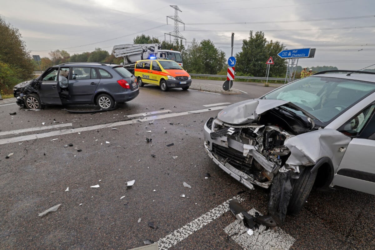 Unfall A72: Frontal-Crash An Autobahnauffahrt - Beide Fahrer Schwer ...