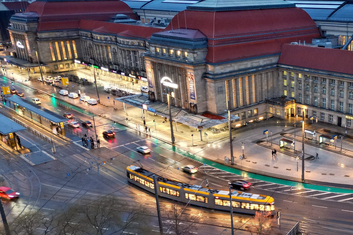 Frontscheibe-eingeworfen-Bayer-eskaliert-nachdem-er-beim-Schwarzfahren-erwischt-wird