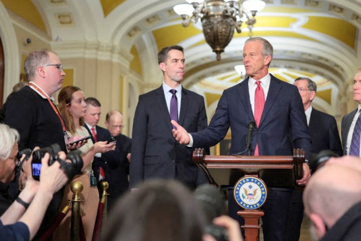 Senate Republicans edge out Democrats with late-night vote to advance ICE funding plan