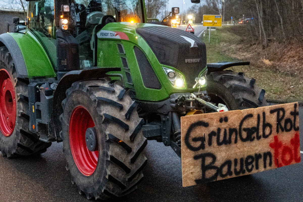 Bauernprotest in Wiesbaden: Erste Traktoren aus ganz Hessen rollen an