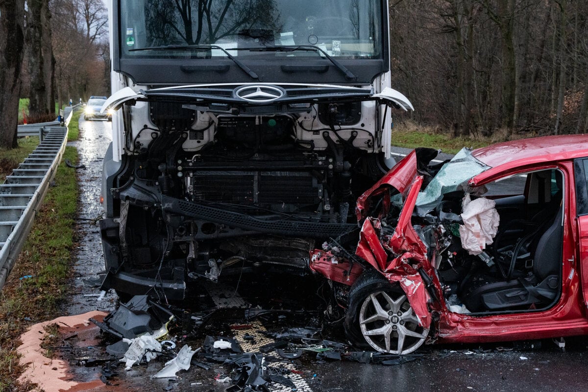 Tödlicher Frontal-Crash Auf B45: Junger Mann (†21) Verliert Sein Leben!