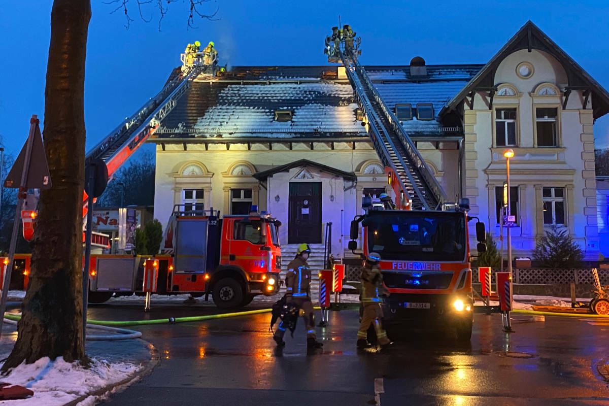 Großeinsatz für Berliner Feuerwehr: Restaurant-Brand in Karow